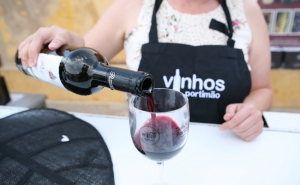 Vinhos de Portimão à prova na Praia da Rocha