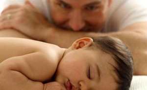 Pais passam a gozar de licença obrigatória de 15 dias úteis