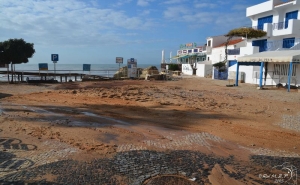 Albufeira mergulhada em «mar» de destroços 48 horas após o temporal (FOTOGALERIA)