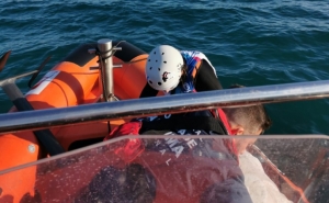 Estação Salva-vidas de Quarteira resgata praticante de kitesurf em dificuldades