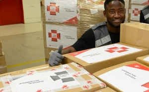 PRIMEIRO CONTENTOR DE DONATIVOS ENTREGUES NOS CTT SEGUE DOMINGO PARA MOÇAMBIQUE