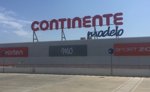 LOULETANOS CONTAM COM O CONTINENTE MODELO DE LOULÉ HÁ 25 ANOS 