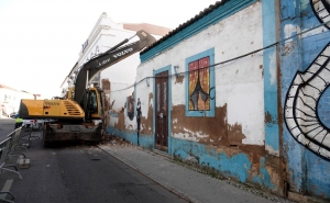 Já teve início a demolição de casas no Largo 1º de Dezembro visando novo corredor rodoviário