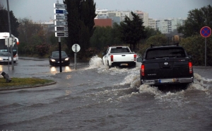 Mau tempo: Chuva forte causa inundações em Faro