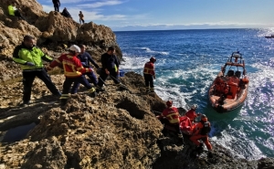 Autoridade Marítima Nacional efetua resgate de vítima de queda numa ravina em Lagoa