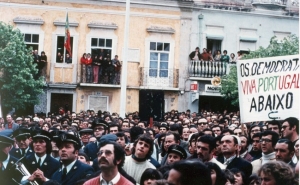 RAQUEL VARELA E LUÍSA BARBOSA PEREIRA APRESENTAM «A HISTÓRIA DO POVO DE LOULÉ NA REVOLUÇÃO PORTUGUESA 1974-75»