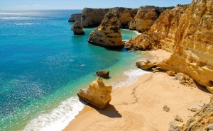 Covid-19: Turismo do Algarve reitera segurança da região junto do Reino Unido