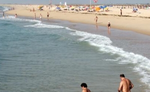 Correntes fortes obrigaram a hastear bandeira vermelha em Cabanas de Tavira