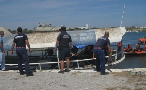 Autoridade Marítima auxilia embarcação que estava a meter água