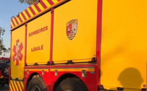 Seis desalojados e quatro feridos em incêndio num apartamento em Quarteira
