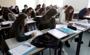 Covid-19: Milhares de alunos regressam hoje às escolas, muitos com vacinação iniciada