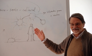 Padre Vasco Pinto Magalhães veio ao Algarve explicar como «envelhecer com graça»