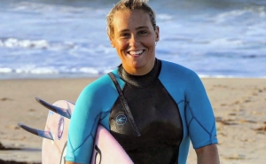 LOULÉ CELEBRA CONQUISTA HISTÓRICA DE YOLANDA HOPKINS SEQUEIRA, A PRIMEIRA PORTUGUESA NO CIRCUITO MUNDIAL DE SURF