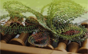 Artesã Holandesa expõe renda de bilros na Biblioteca Municipal de Silves