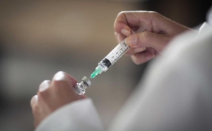 Covid-19: Maiores de 65 anos serão vacinados com a terceira dose a partir de 11 de outubro
