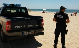 Polícia Marítima presta assistência a utente na praia de Altura