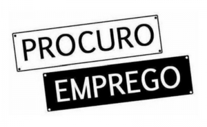 Jovem de nacionalidade Indiana procura emprego