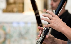 Biblioteca Municipal de Faro deixa-se conquistar pela obra de Mozart num concerto intimista em homenagem ao génio de Salzburgo