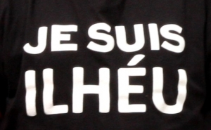 Mais de 200 pessoas manifestam-se contra tomada de posse de casas na ilha do Farol, Algarve