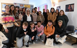 ALUNOS/AS DE LOULÉ CRIAM EXPOSIÇÃO PARA ALERTAR PARA A VIOLÊNCIA CONTRA AS MULHERES