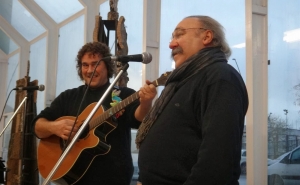 JOSÉ FANHA E DANIEL COMPLETO LEVAM ESPETÁCULOS DE POESIA E CANÇÕES À BIBLIOTECA MUNICIPAL DE LOULÉ