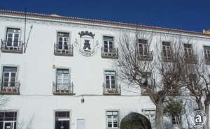 PRATO QUENTE | Bandeira de Mérito Social atribuída à Câmara de Moura