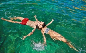 DORMIDAS DE ESTRANGEIROS EM ALTA NO ALGARVE