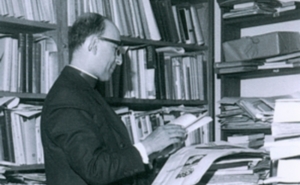 EXPOSIÇÃO ITINERANTE «PADRE MANUEL ANTUNES, SJ: PEDAGOGO DA DEMOCRACIA (1918-1985)» PARA VISITAR EM LOULÉ