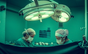 Cirurgia rara no D. Estefânia separou com êxito siamesas de quatro anos