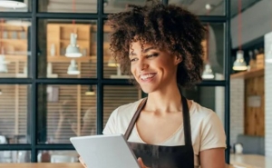Jovens que trabalham no verão descontam no IRS? Conhece os pormenores