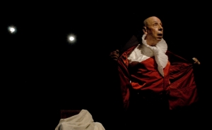 PEÇA «O MEDO AZUL», INSPIRADA NO CONTO BARBA AZUL, SOBE AO PALCO DO CINE-TEATRO LOULETANO