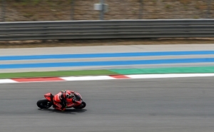 Davide Giugliano conquista «pole» do Grande Prémio de Portugal de Superbike