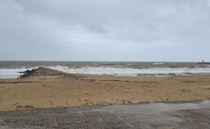 Alimentação artificial de praias em Loulé termina a tempo da época balnear