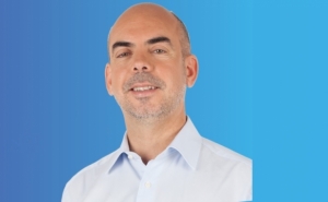 Três embarcações de recreio estão imobilizadas no areal de praia em Ferragudo