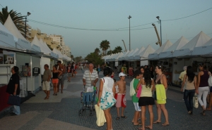CERTAME REÚNE LIVROS E ARTESANATO EM QUARTEIRA