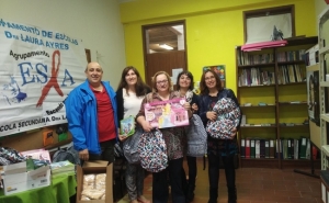 Alvarsol e AND oferecem material escolar a meia centena de crianças