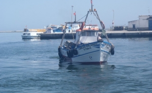 ENCALHE DE DUAS EMBARCAÇÕES DE PESCA NA PRAIA DE VALE DO LOBO