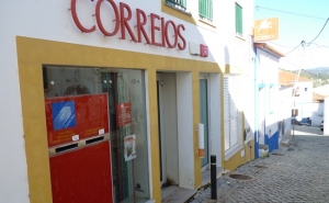 ALCOUTIM PROTESTA CONTRA ENCERRAMENTO DA ESTAÇÃO DOS CORREIOS
