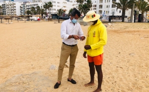 Ação de sensibilização contra beatas no chão abre época balnear nas praias de Quarteira