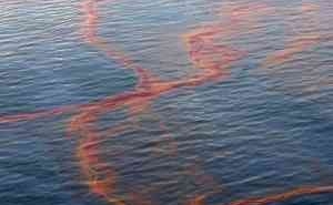 Derrame de combustível no mar obriga a medidas de contenção no porto de Sines