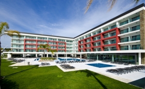 HOTEL AQUASHOW VOLTA A INTEGRAR LISTA DOS 25 MELHORES HOTÉIS PARA FAMÍLIAS