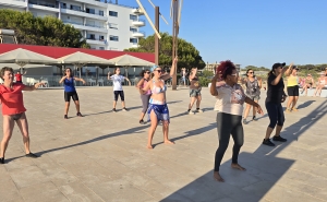 QUARTEIRA | Aula aberta de Fitness com Vania Pipard agita o Largo da Gaivota