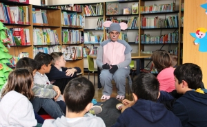 Crianças São-Brasenses desvendam magia do livro infantil 