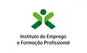 Número de desempregados nos centros de emprego cai 15% em março para 333,8 mil 