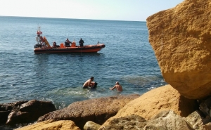 Holandês ferido resgatado em falésia na Praia da Luz