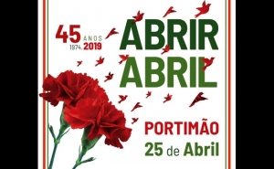 25 DE ABRIL É ASSINALADO EM PORTIMÃO COM CONCERTO “INTEMPORAL” DE PAULO DE CARVALHO, ESPETÁCULO DE VÍDEO MAPPING E ASSINATURA DE CONTRATOS-PROGRAMA