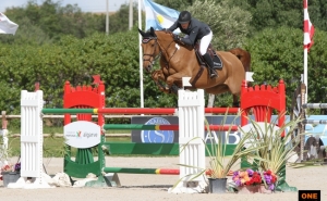 Laura Renwick vence 1.45m