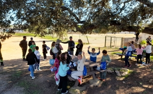 CAMINHADA ENSINA ALUNOS DE QUARTEIRA SOBRE A FLORESTA AUTÓCTONE