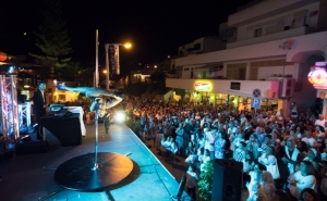 Lagoa abre os eventos de verão com a «Noite Black & White» em Carvoeiro