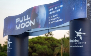 PRIMEIRA «FULL MOON» DESTE VERÃO LEVOU CENTENAS DE PESSOAS À PRAIA DA GALÉ